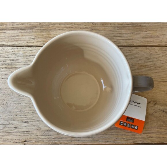 NEW Le Creuset Stoneware Batter Mixing Bowl 2 qt. Flint Gray - Picture 4 of 8